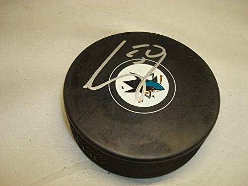 Chris Tierney Aláírt San Jose Sharks Hockey Korong Dedikált 1C - Dedikált NHL Korong